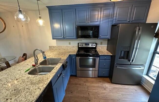 3 bed, 2 bath townhouse AVAILABLE NOW!!!