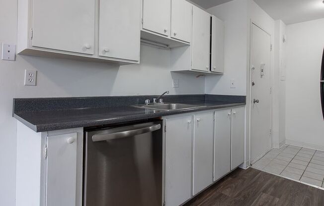 1 bed, 1 bath, 700 sqft, $1,395, Unit Unit 323