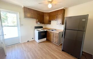 2 beds, 1 bath, 700 sqft, $895, Unit M