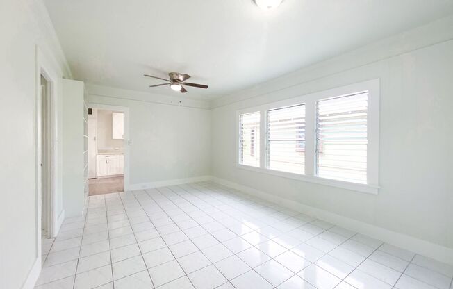 Charming Cottage in McCully - 2 bedroom / 1 bathroom + Parking