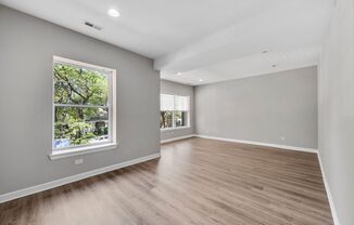 3 beds, 2 baths, 1,345 sqft, $2,150, Unit 4143 S. Michigan Ave #1