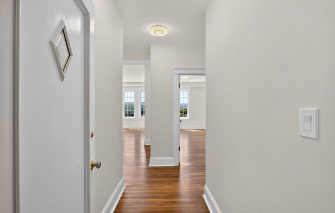 990 Bay Street (1114r)