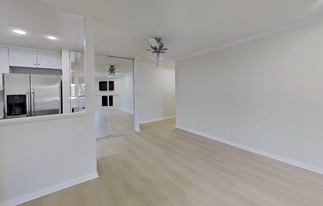 Remodeled Condo In Woodland Hills gated community!