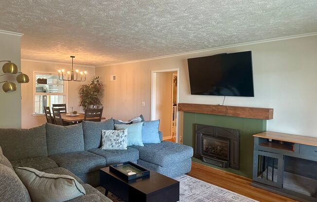 Beautiful house...RESERVE NOW FOR AUGUST 1, 2025