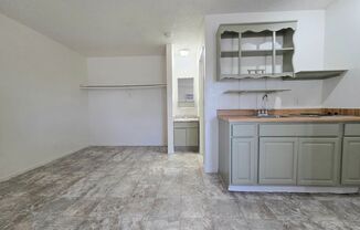 Studio, 1 bath, 400 sqft, $995, Unit 5A