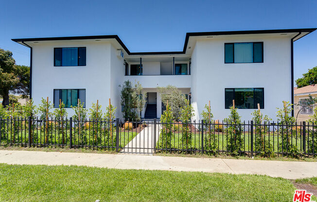 2845 REDONDO BLVD