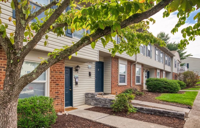 Property Exterior at The Everett Apartments , Roanoke, VA 24018