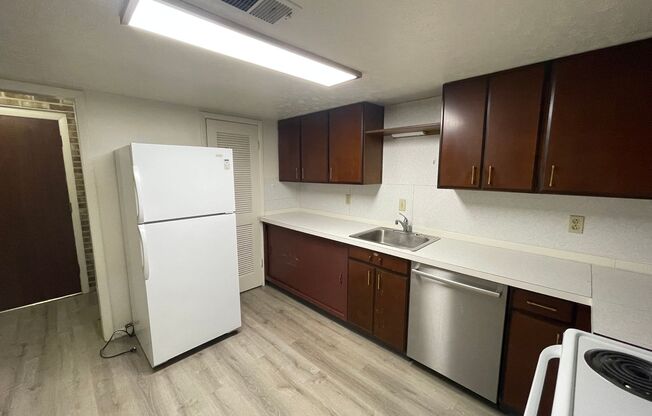 2 beds, 1 bath, 950 sqft, $790, Unit A-4