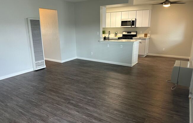 2 beds, 2 baths, 923 sqft, $2,915, Unit 228