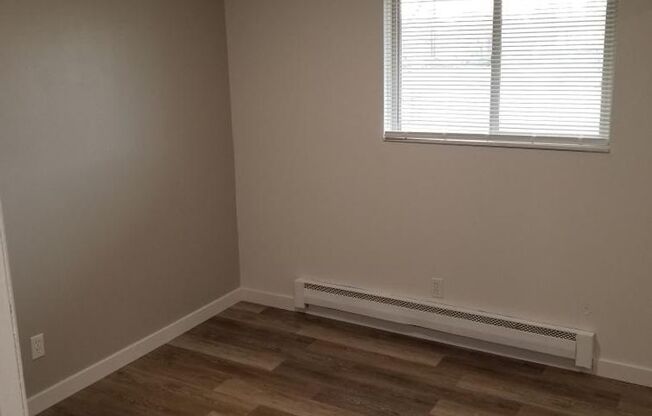 2 beds, 1 bath, 760 sqft, $1,100, Unit 11