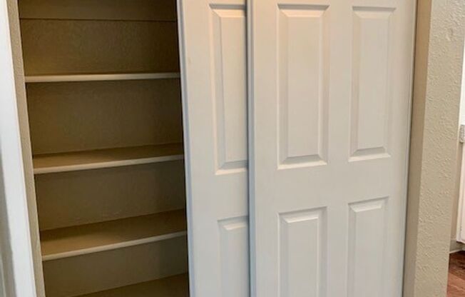 2 beds, 1 bath, 861 sqft, $1,715, Unit 99