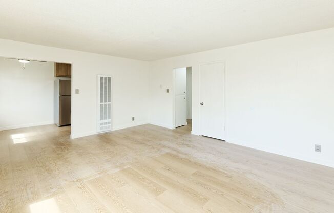 2 beds, 1 bath, 800 sqft, $2,450, Unit 10