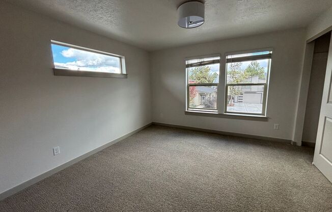 1 bed, 1 bath, 578 sqft, $1,550, Unit 70 NE Cessna Dr #2