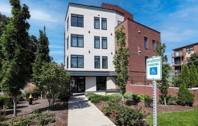 1 bed, 1 bath, 800 sqft, $2,700, Unit 107