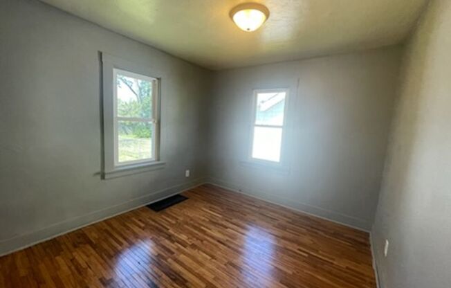 2 beds, 1 bath, $1,037