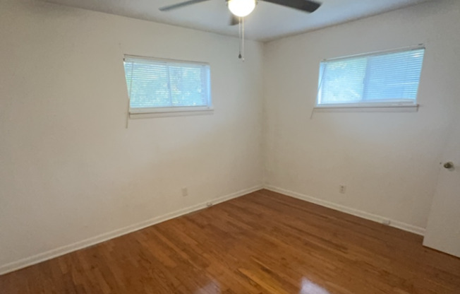 2 beds, 1 bath, $975, Unit Unit A