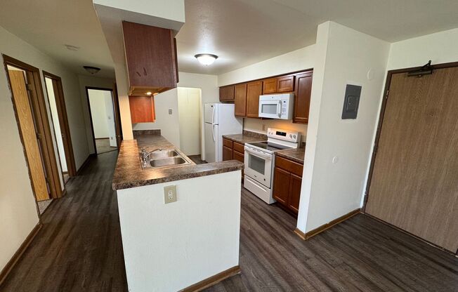 3 beds, 1 bath, 1,040 sqft, $1,695, Unit 3164-304