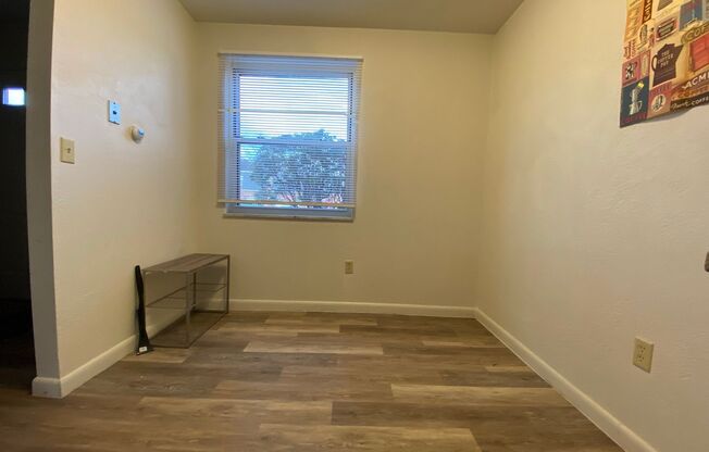 2 BR Townhouse in Zelienople - Updated Kitchen with Quartz Counter-tops!