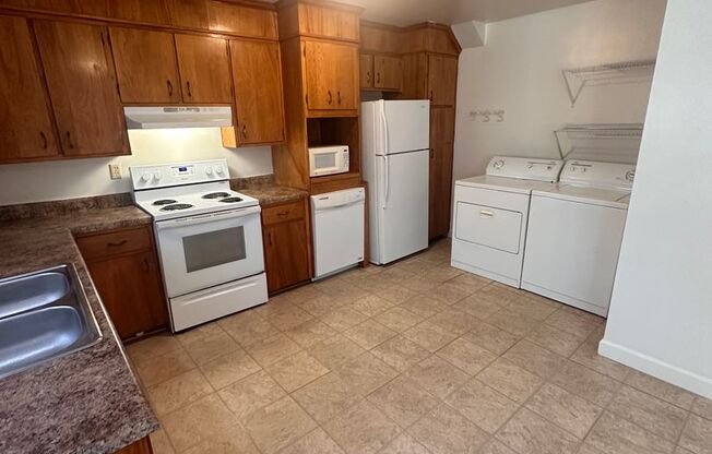 3 beds, 1.5 baths, 1,100 sqft, $1,980, Unit F-1