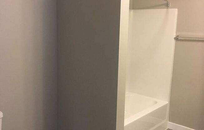 2 beds, 2 baths, $1,525, Unit 333