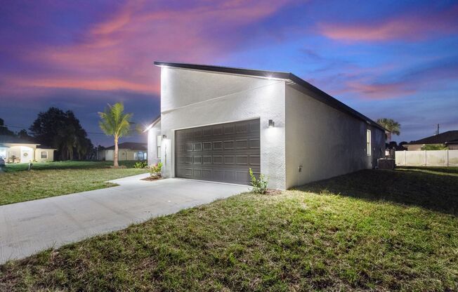 Deposit-Free! Modern, energy efficient home with ALL of the upgrades! North Port, FL