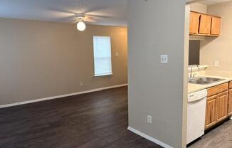 2 beds, 1 bath, 968 sqft, $1,100, Unit # #B