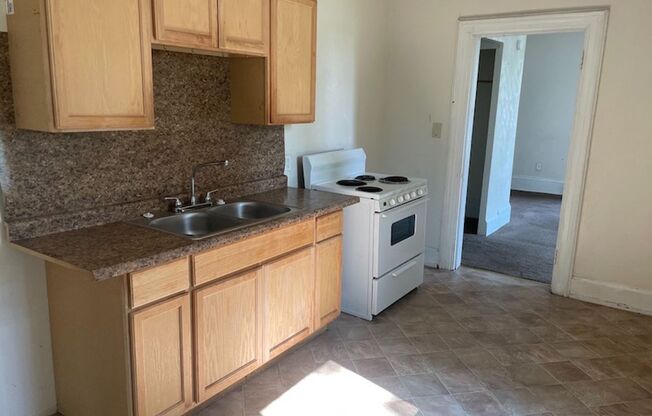 2 beds, 1 bath, 1 sqft, $500, Unit 313 1/2