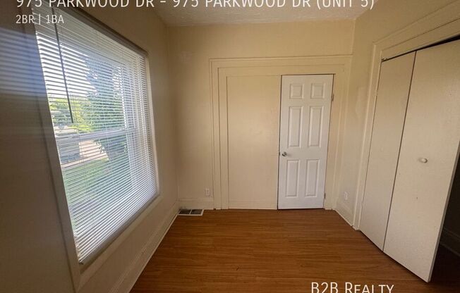 975 PARKWOOD DR