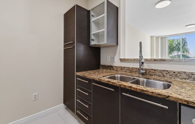 1 bed, 1 bath, 755 sqft, $2,550, Unit #426