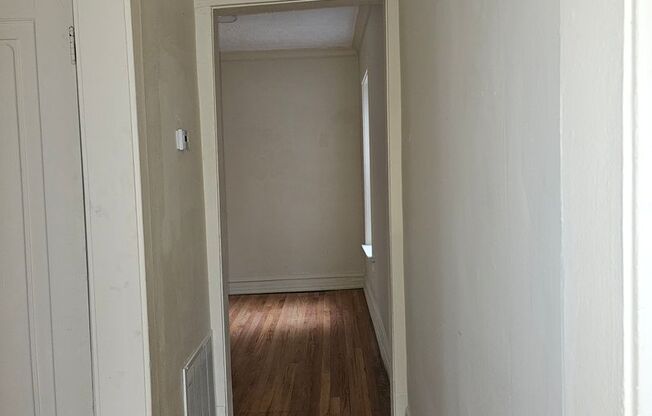 2 beds, 1 bath, $1,250