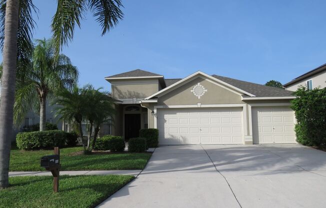 Large 4/2/3 Home renting $2800. month.
