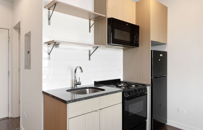 Studio, 1 bath, 212 sqft, $1,450, Unit 304