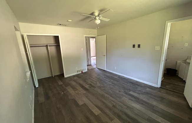 1300 TIMBERLAKE CIR