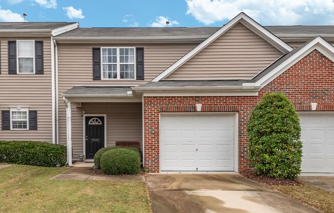 Lovely 3BR Townhome with Hardwood Floors and Garage in Pine Knoll Townes!