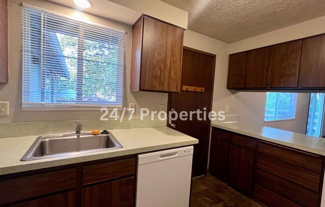 2 beds, 1 bath, $1,795, Unit 5273