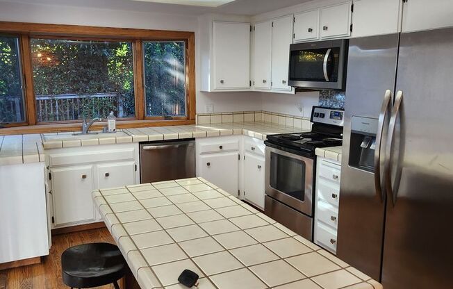 Great Santa Rosa Neighborhood 4 Bedroom, 2 Bathrooms w/Pool