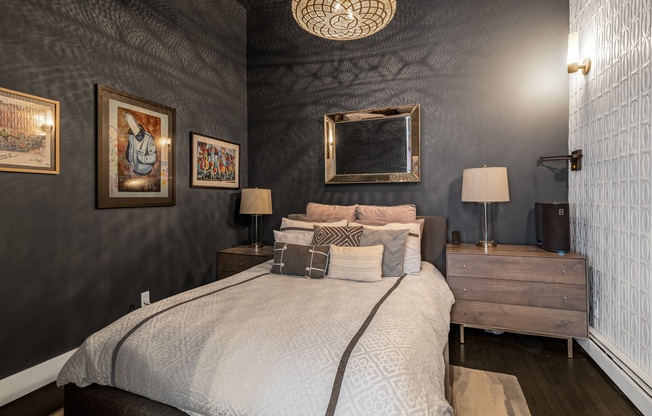 521 W 47 ST