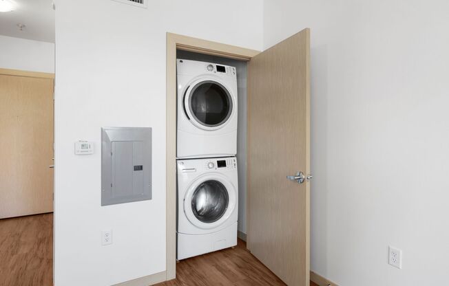 Studio, 1 bath, 427 sqft, $1,440, Unit 110