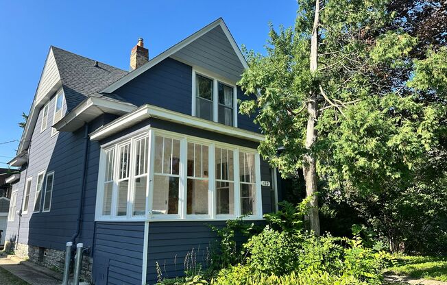 Fully Furnished 3 Bedroom Historic Home in Minneapolis
