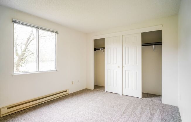 3 beds, 1 bath, 950 sqft, $1,620, Unit C-08