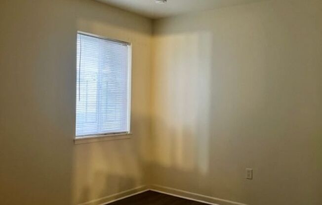806