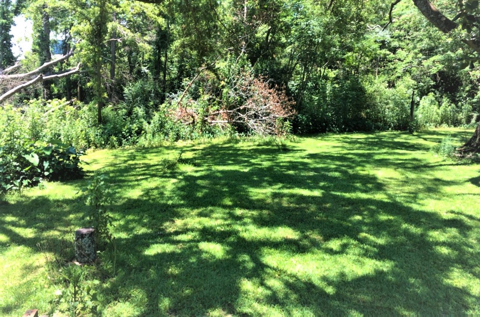 Country home with spacious yard! 2/2 in Bay Minette