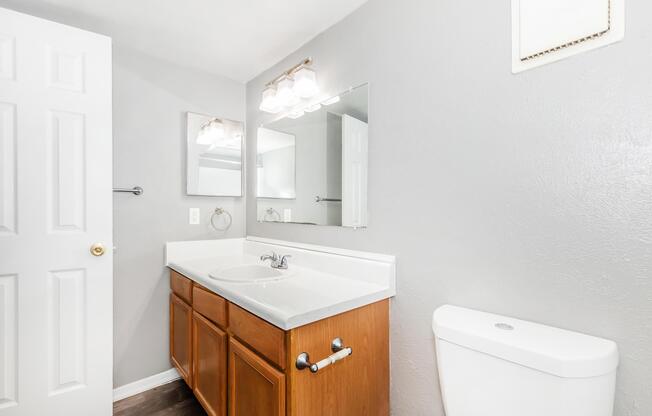 2 beds, 1 bath, 793 sqft, $1,570