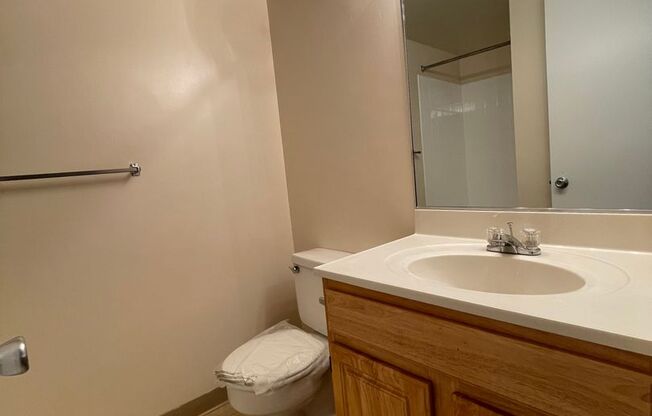 2 beds, 2 baths, 1,000 sqft, $1,950, Unit 14210 #204