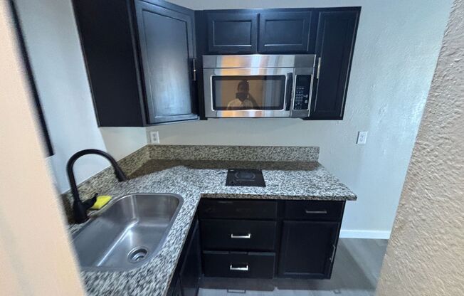 Gorgeous Studio located in Downtown Las Vegas! Make the Move for Less- $500 Off Move In Fees!