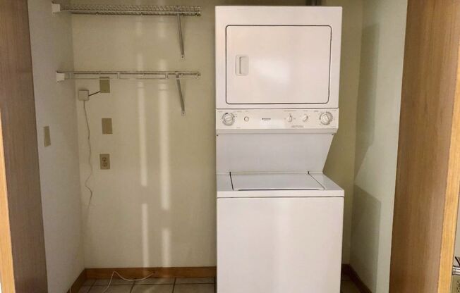 2 beds, 1 bath, 864 sqft, $1,750, Unit 212