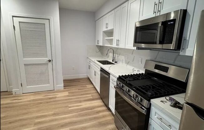 Studio, 1 bath, 390 sqft, $1,625, Unit 100