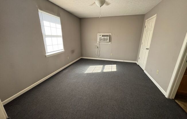 1 bed, 1 bath, 560 sqft, $715, Unit H61