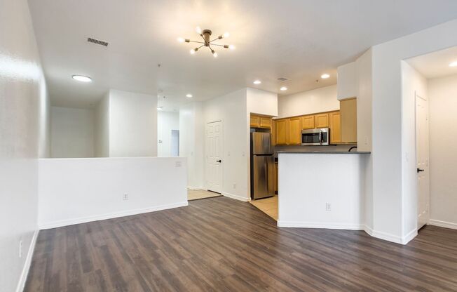 3 beds, 2 baths, 1,352 sqft, $1,795, Unit 215