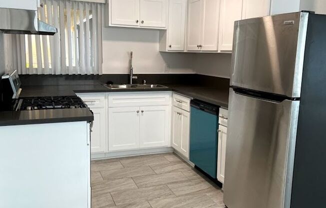 1 bed, 1 bath, 700 sqft, $2,095, Unit 12